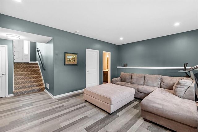 730 E 13th Court, Kearney, MO 64060