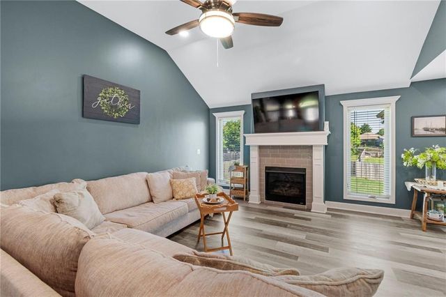 730 E 13th Court, Kearney, MO 64060