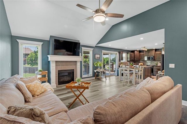 730 E 13th Court, Kearney, MO 64060