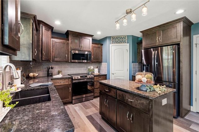 730 E 13th Court, Kearney, MO 64060