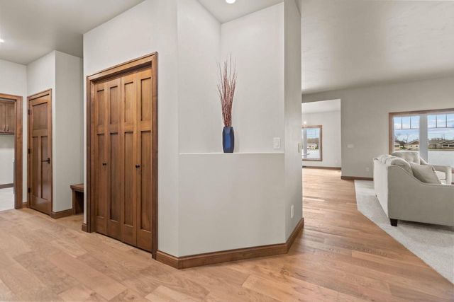 1373 PRAIRIE LAKE CIRCLE, Neenah, WI 54956