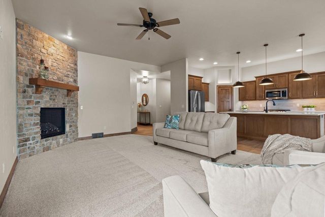 1373 PRAIRIE LAKE CIRCLE, Neenah, WI 54956