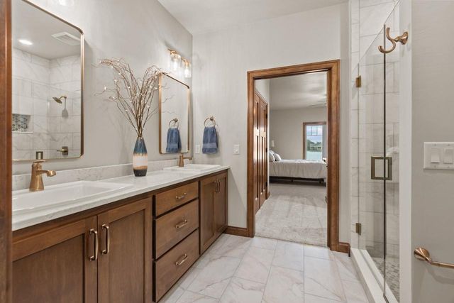 1373 PRAIRIE LAKE CIRCLE, Neenah, WI 54956