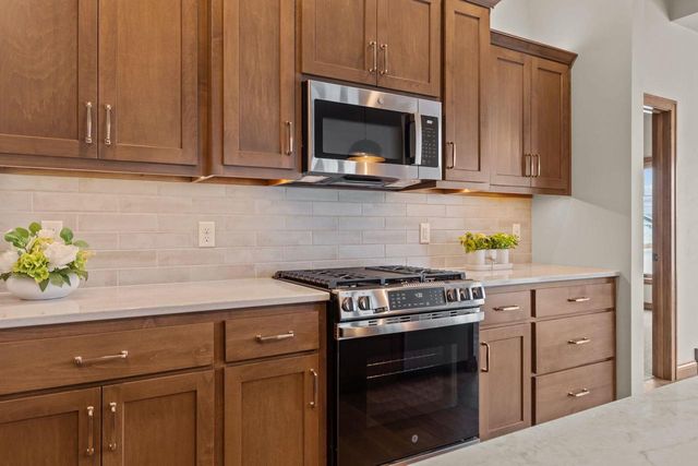 1373 PRAIRIE LAKE CIRCLE, Neenah, WI 54956