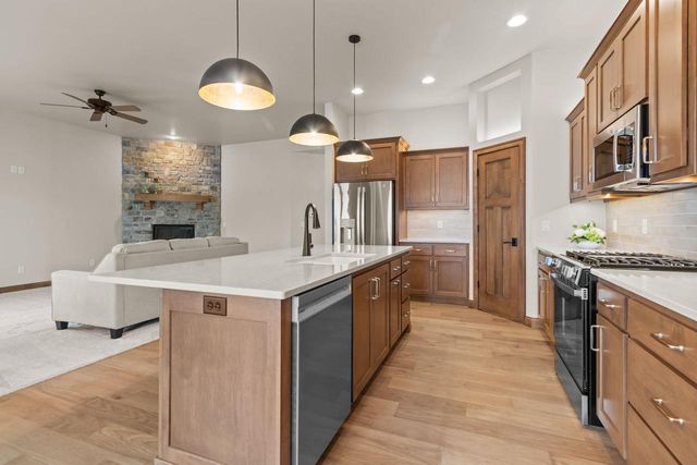 1373 PRAIRIE LAKE CIRCLE, Neenah, WI 54956