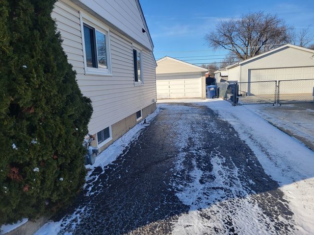 2382 S Scott Street S, Des Plaines, IL 60018