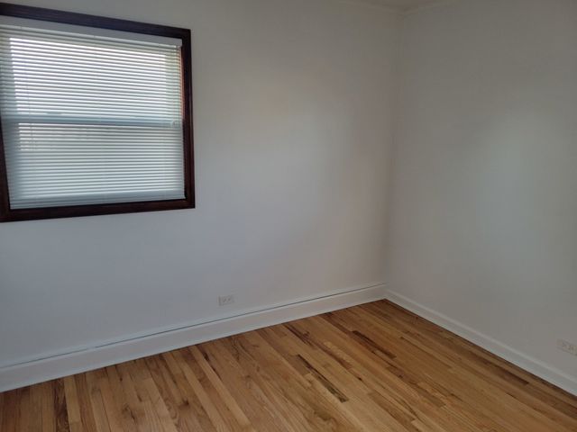 2382 S Scott Street S, Des Plaines, IL 60018