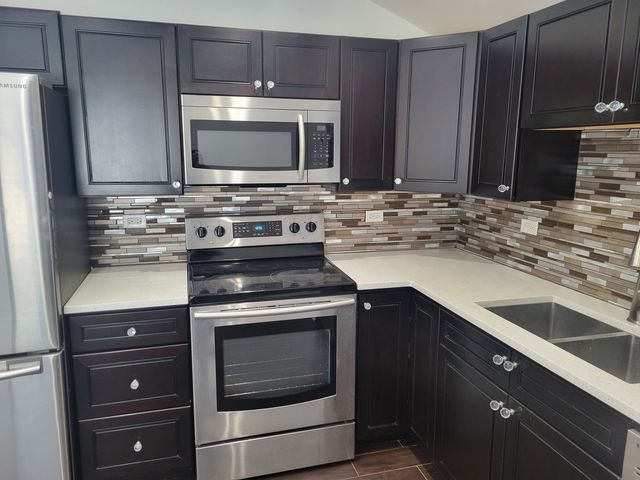 2382 S Scott Street S, Des Plaines, IL 60018