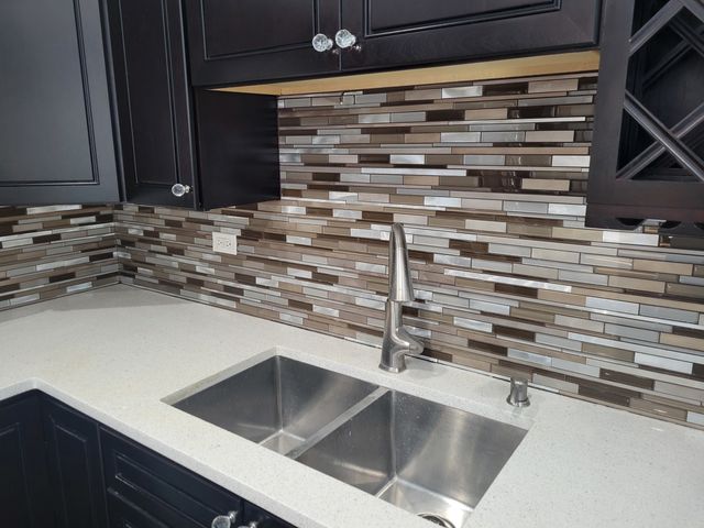 2382 S Scott Street S, Des Plaines, IL 60018