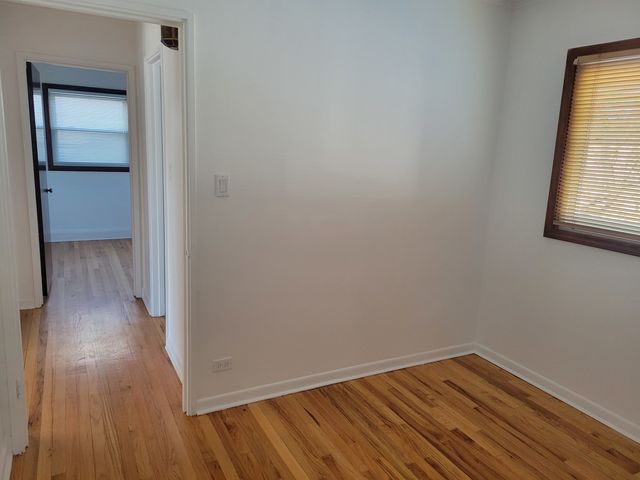 2382 S Scott Street S, Des Plaines, IL 60018