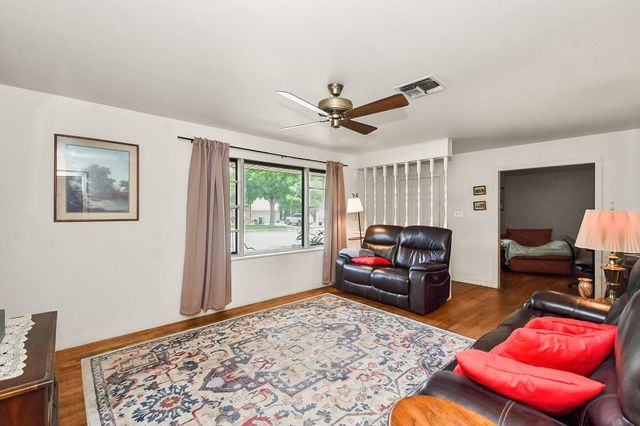 4923 Saxon Drive, Houston, TX 77092