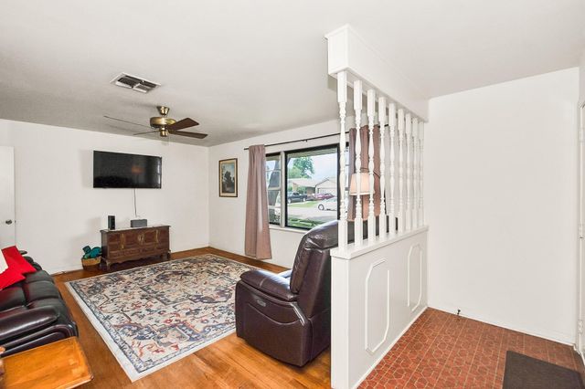 4923 Saxon Drive, Houston, TX 77092