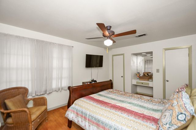 4923 Saxon Drive, Houston, TX 77092