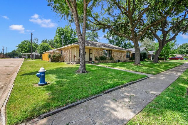 4923 Saxon Drive, Houston, TX 77092