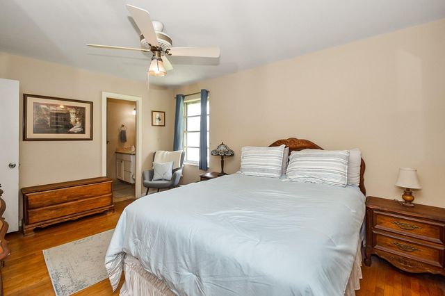4923 Saxon Drive, Houston, TX 77092