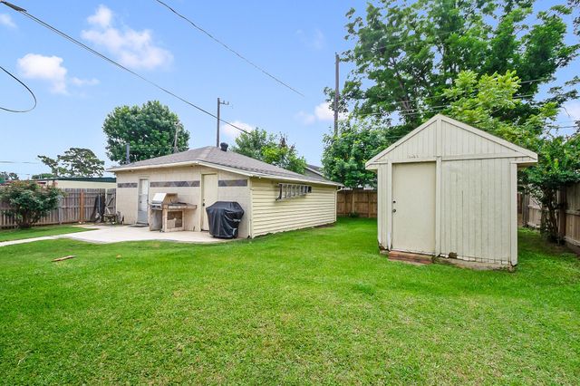 4923 Saxon Drive, Houston, TX 77092