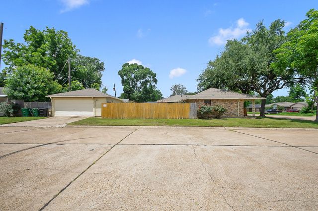 4923 Saxon Drive, Houston, TX 77092