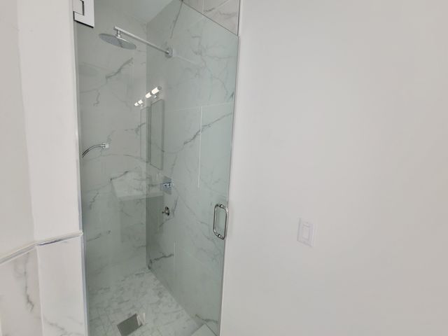 6442 S INGLESIDE Avenue, Chicago, IL 60637