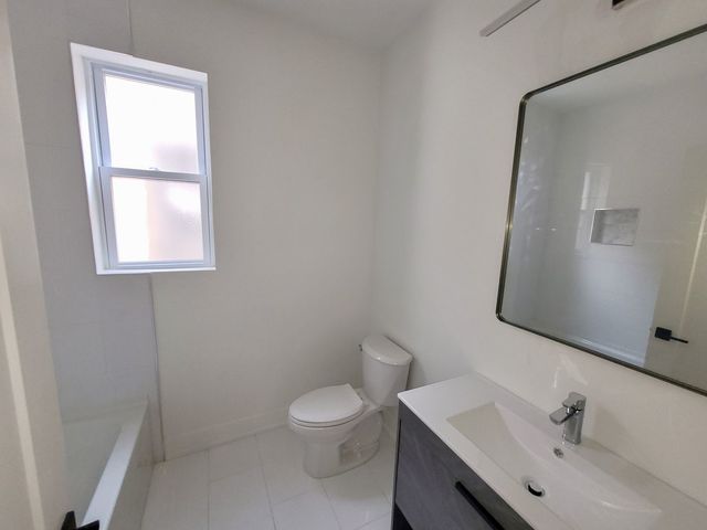 6442 S INGLESIDE Avenue, Chicago, IL 60637