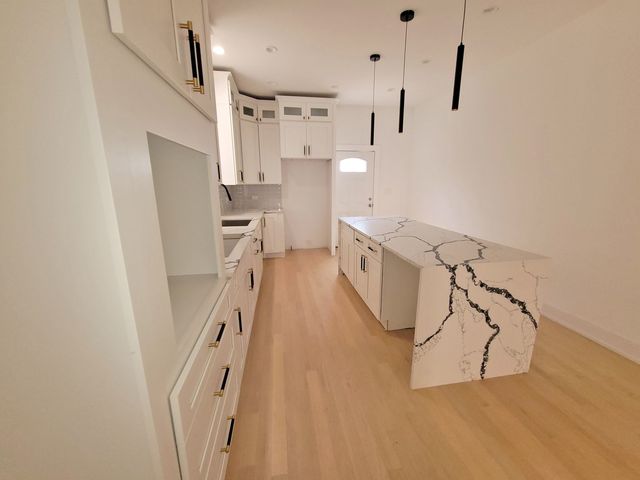 6442 S INGLESIDE Avenue, Chicago, IL 60637