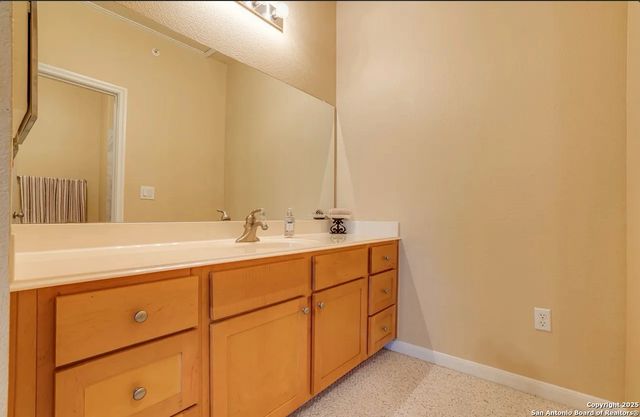 6160 Eckhert Rd Apt 103, San Antonio, TX 78240