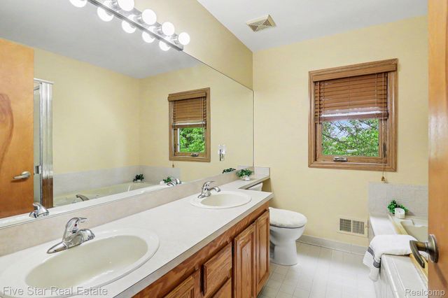 10100 Abrams Fork, Brighton Township, MI 48114