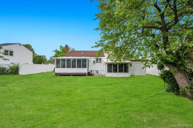 125 S 5th Street, Bethpage, NY 11714