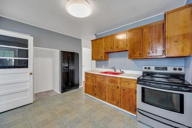 125 S 5th Street, Bethpage, NY 11714
