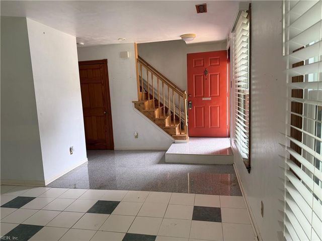 1092 Red Mill BLVD, Virginia Beach, VA 23454