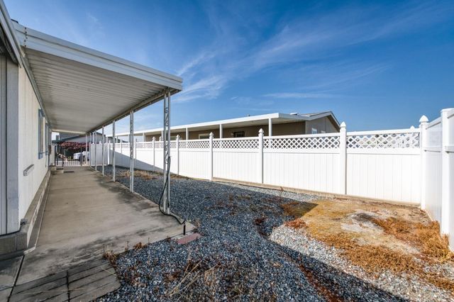 1701 Dinuba Ave Spc 56, Selma, CA 93662