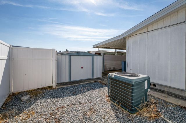 1701 Dinuba Ave Spc 56, Selma, CA 93662