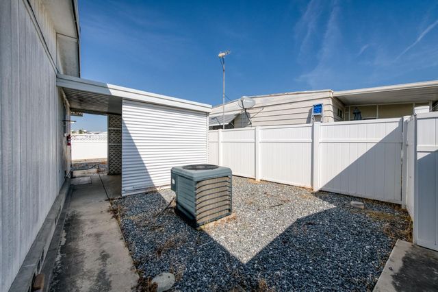 1701 Dinuba Ave Spc 56, Selma, CA 93662