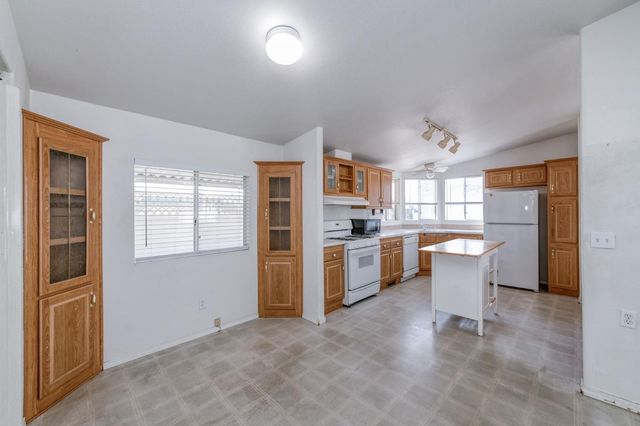 1701 Dinuba Ave Spc 56, Selma, CA 93662