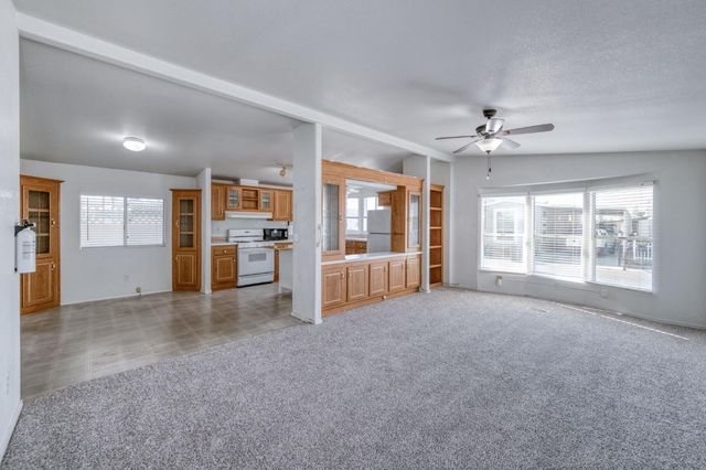 1701 Dinuba Ave Spc 56, Selma, CA 93662