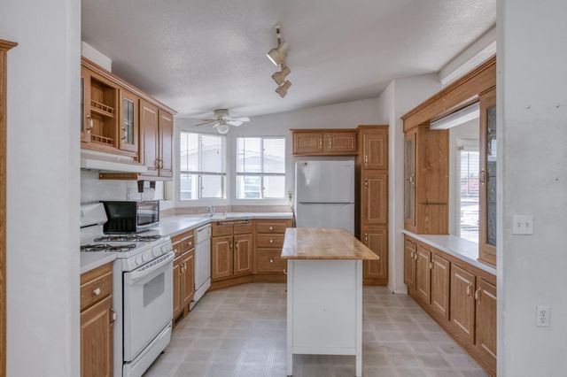 1701 Dinuba Ave Spc 56, Selma, CA 93662