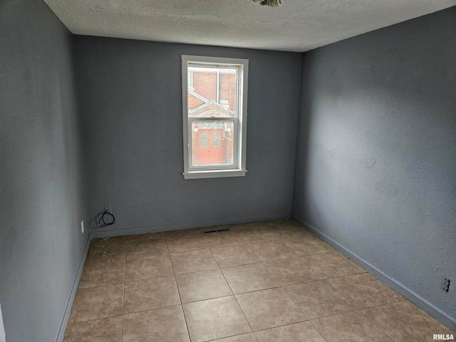 101 E WEBSTER Street, Benton, IL 62812