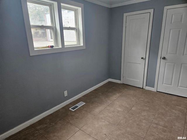 101 E WEBSTER Street, Benton, IL 62812