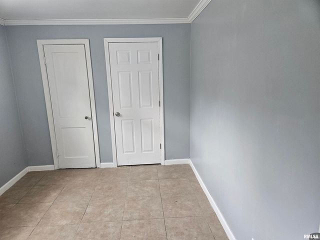 101 E WEBSTER Street, Benton, IL 62812