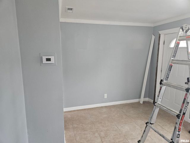 101 E WEBSTER Street, Benton, IL 62812