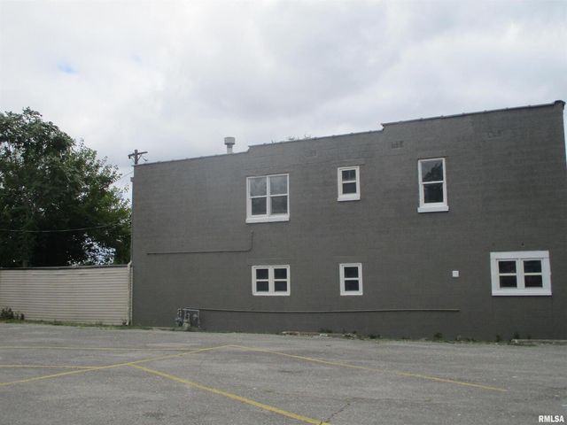 101 E WEBSTER Street, Benton, IL 62812