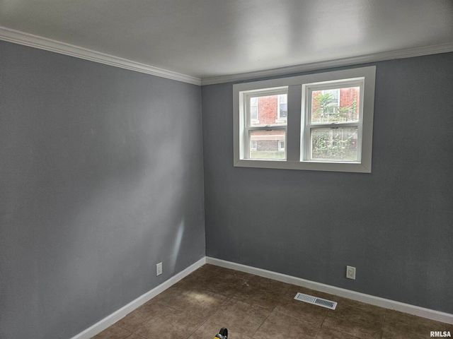 101 E WEBSTER Street, Benton, IL 62812