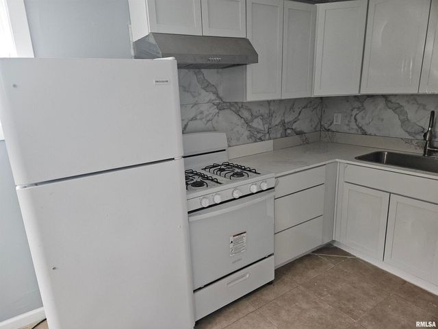 101 E WEBSTER Street, Benton, IL 62812