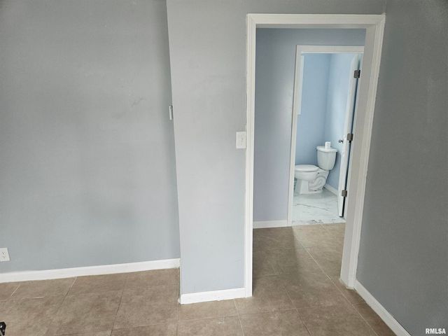 101 E WEBSTER Street, Benton, IL 62812