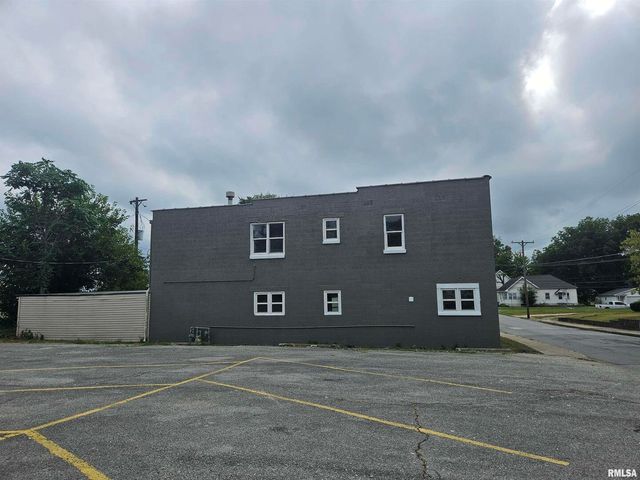 101 E WEBSTER Street, Benton, IL 62812