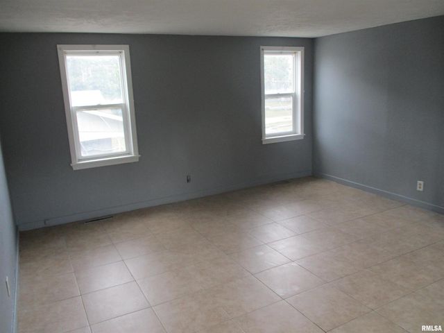 101 E WEBSTER Street, Benton, IL 62812