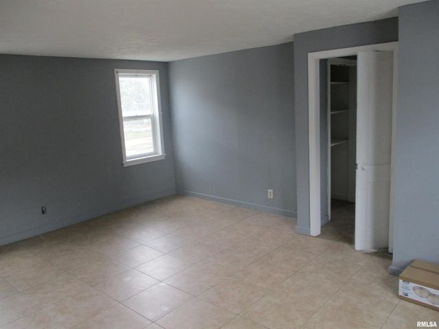 101 E WEBSTER Street, Benton, IL 62812