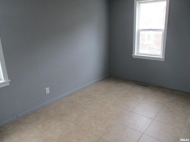 101 E WEBSTER Street, Benton, IL 62812