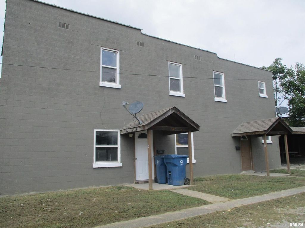 101 E WEBSTER Street, Benton, IL 62812