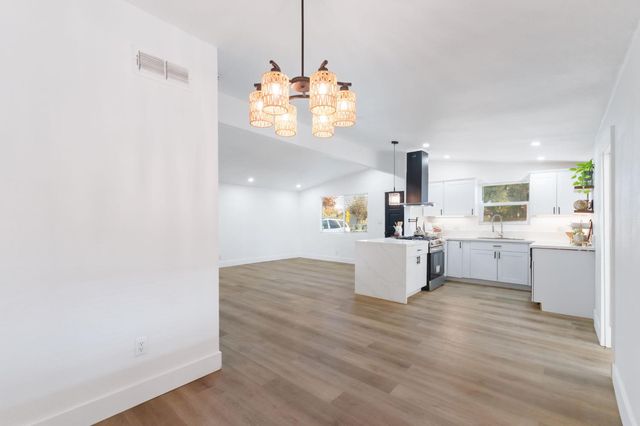 1293 N Bailey Avenue, Fresno, CA 93727