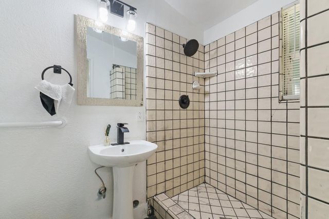 1293 N Bailey Avenue, Fresno, CA 93727